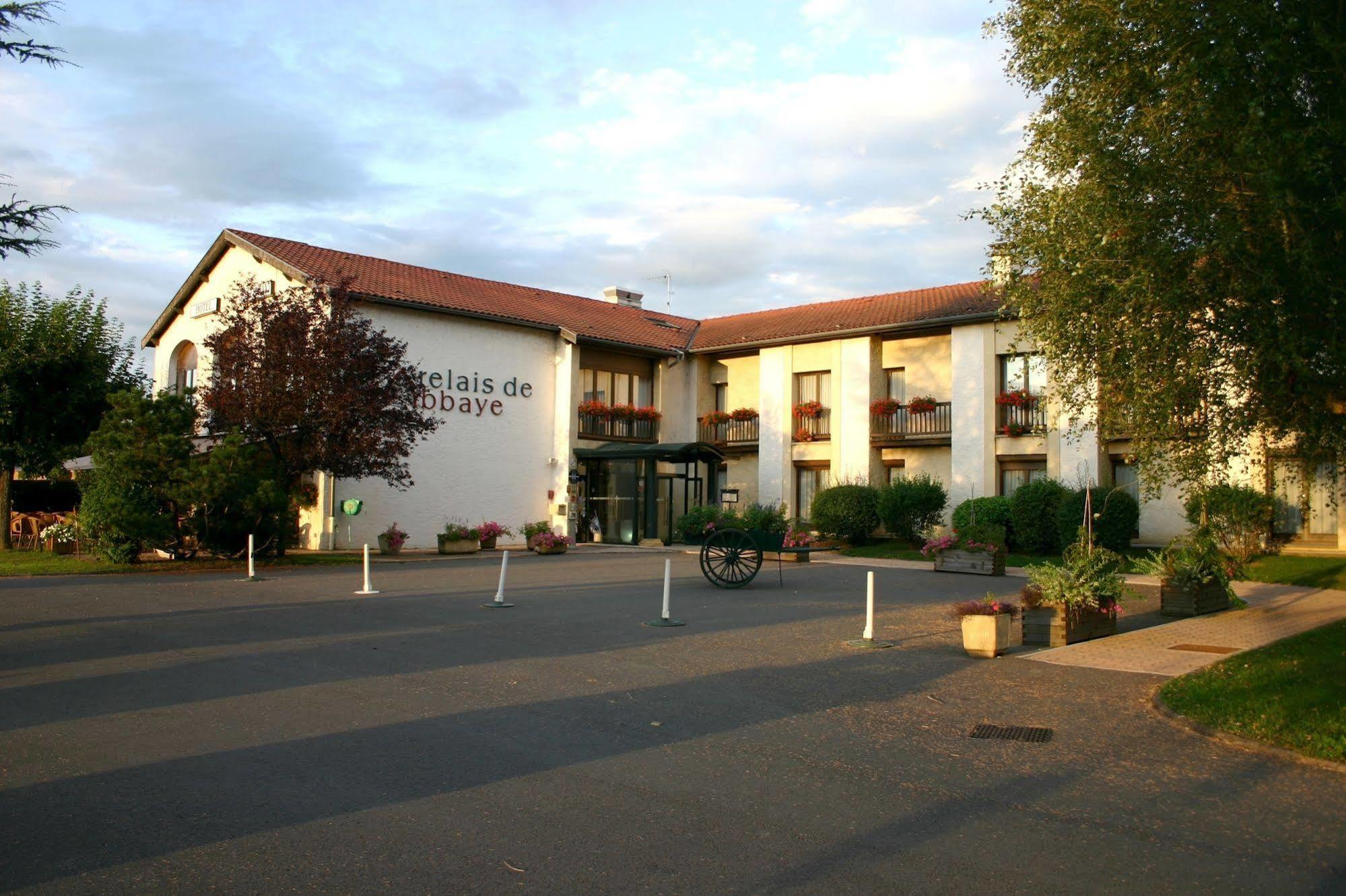 Relais De L'Abbaye Hotel Charlieu Exterior photo